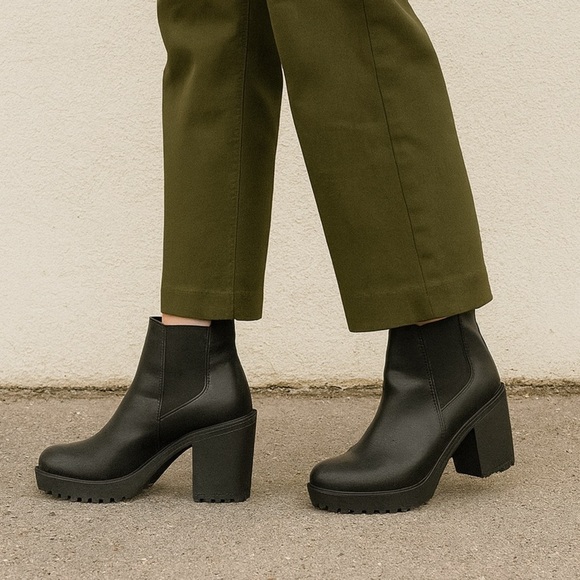 Rue 21 Berry Vegan Leather Chunky Boots Sz 8 - Picture 1 of 14